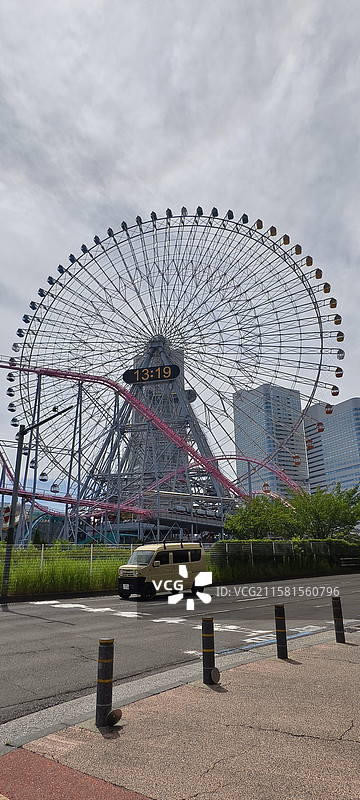 横滨宇宙世界，带时钟的摩天轮世界上最大尺寸被记入吉尼斯世界纪录图片素材