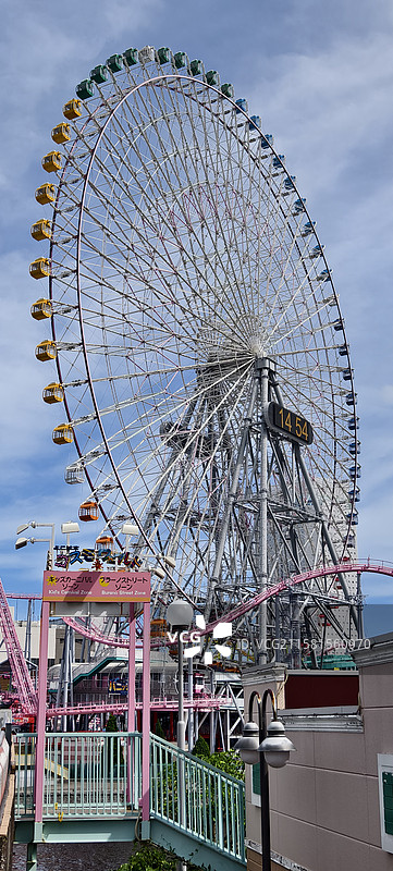 横滨宇宙世界，带时钟的摩天轮世界上最大尺寸被记入吉尼斯世界纪录图片素材