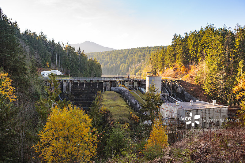 美国下埃尔瓦河大坝，2012年下埃尔瓦河大坝，正是在大坝被拆除之前，景观恢复到河流状态。图片素材