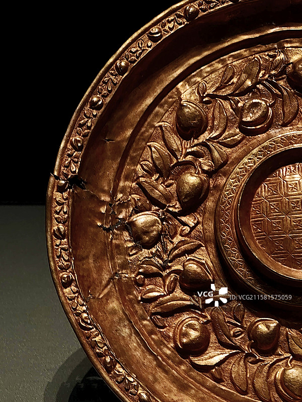 錾花金托盘 金代 西城区月坛南街出土 首都博物馆藏图片素材