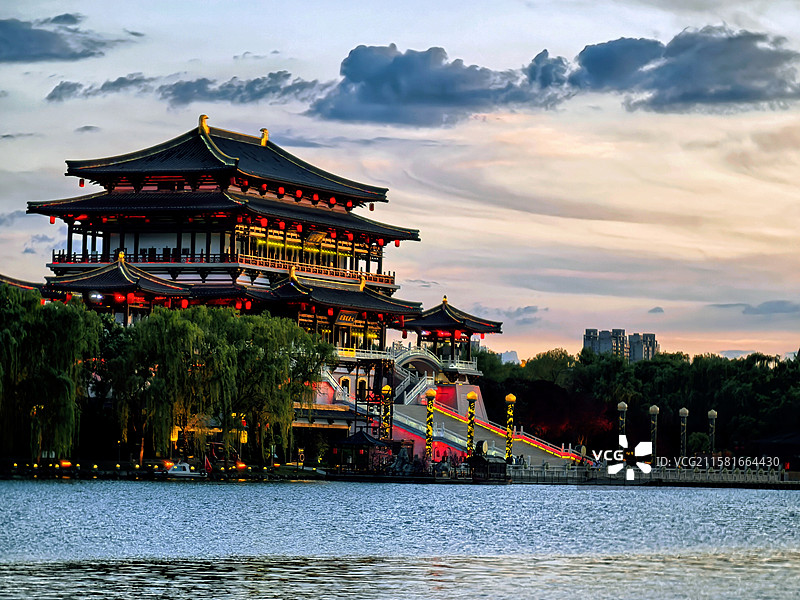 傍晚的紫云楼图片素材