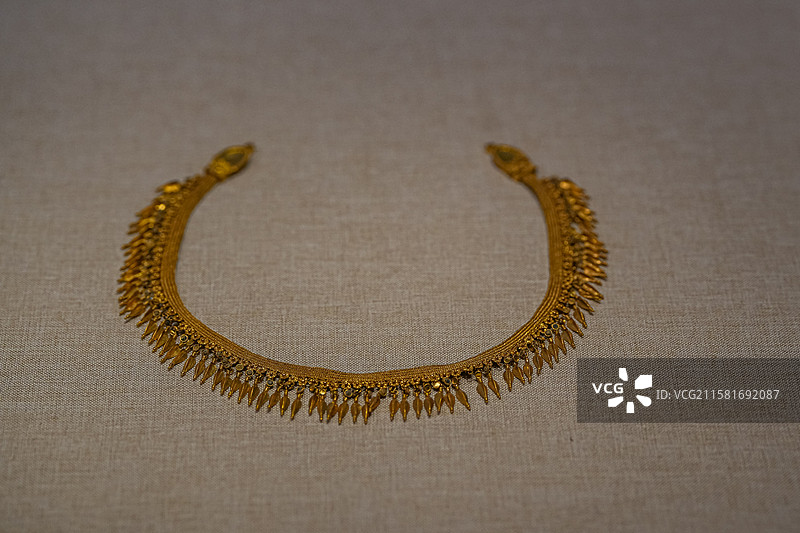 公元前300~前280年 箭簇状装饰项链 塞萨洛尼基考古博物馆图片素材