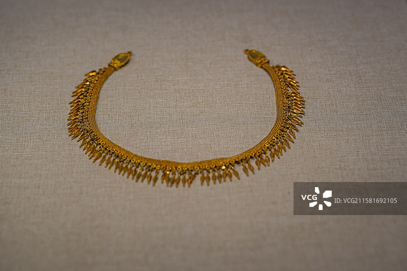 公元前300~前280年 箭簇状装饰项链 塞萨洛尼基考古博物馆图片素材