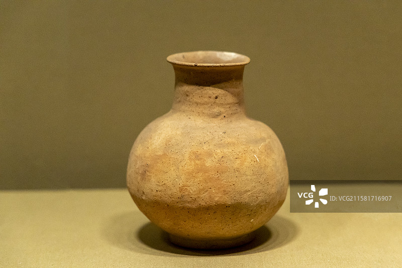 湖北省博物馆“极目楚天——湖北古代文明展”：陶罐（大溪文化时期，松滋桂花树采集）图片素材