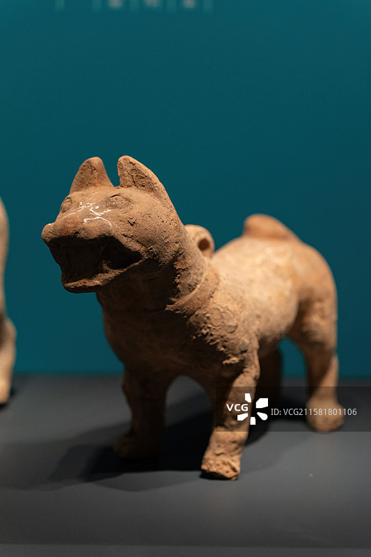 成都武侯祠博物馆藏文物汉代陶狗图片素材