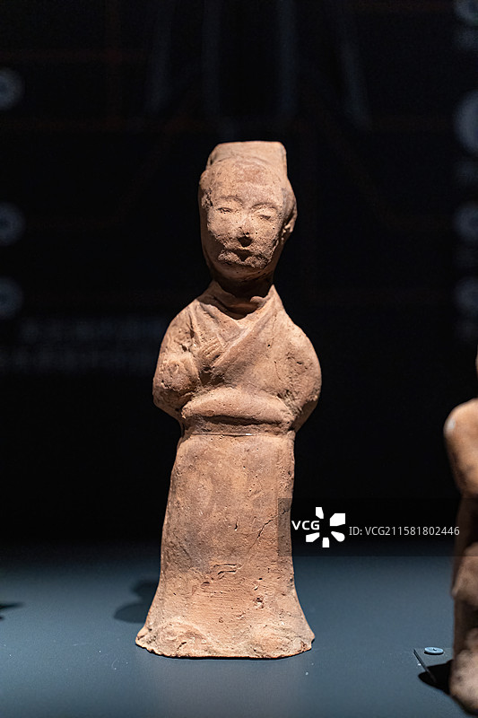 成都永陵博物馆藏文物东汉陶背篓女俑图片素材