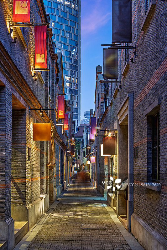 上海新天地 老上海弄堂 夜景图片素材