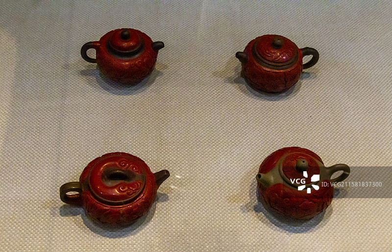 北京市东城区第二文化馆“非遗博物馆”：雕漆技艺——花卉如意壶（马宁，2016年）图片素材