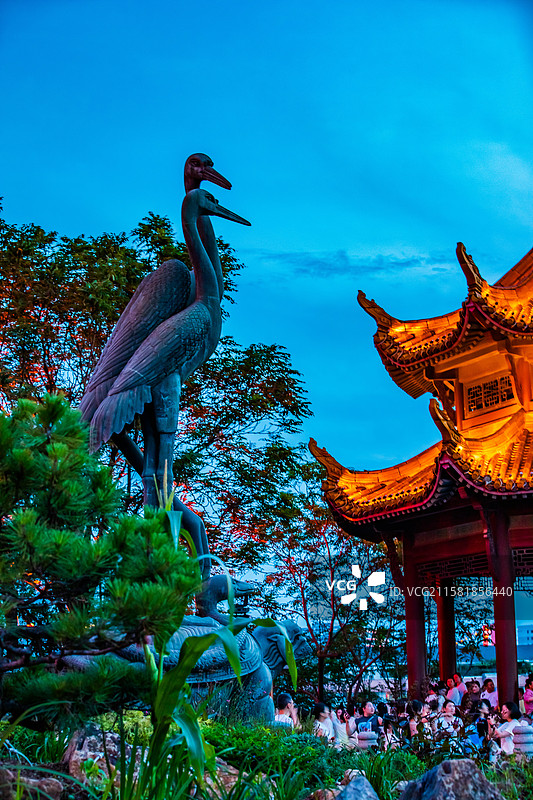 黄鹤楼前的铜雕—黄鹤归来图片素材