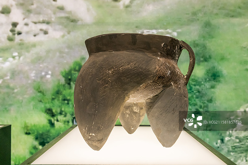 内蒙古博物院单耳灰陶斝式鬲新石器时代乌兰察布市老虎山遗址出土内蒙古自治区文物考古研究院藏品图片素材