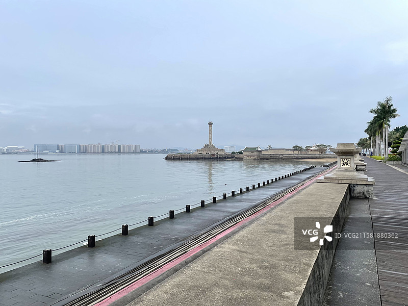 从福建厦门鳌园远眺集美解放纪念碑图片素材