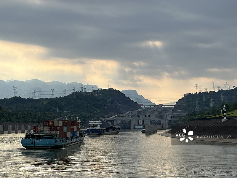 三峡大坝五级船闸图片素材