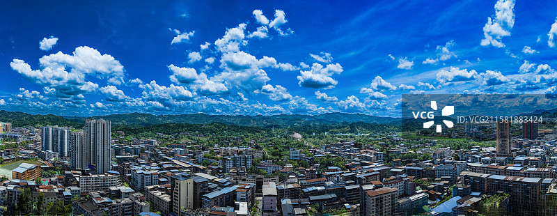 开江县新宁镇夏天湛蓝天空图片素材