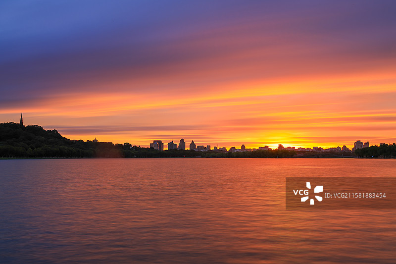 杭州西湖孤山公园后山路朝霞图片素材