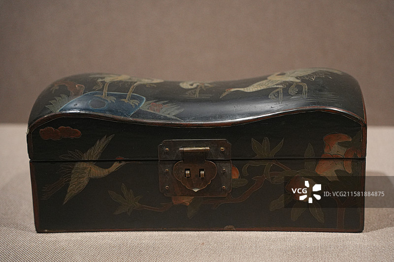 彩绘仙鹤漆盒 楚雄州博物馆图片素材