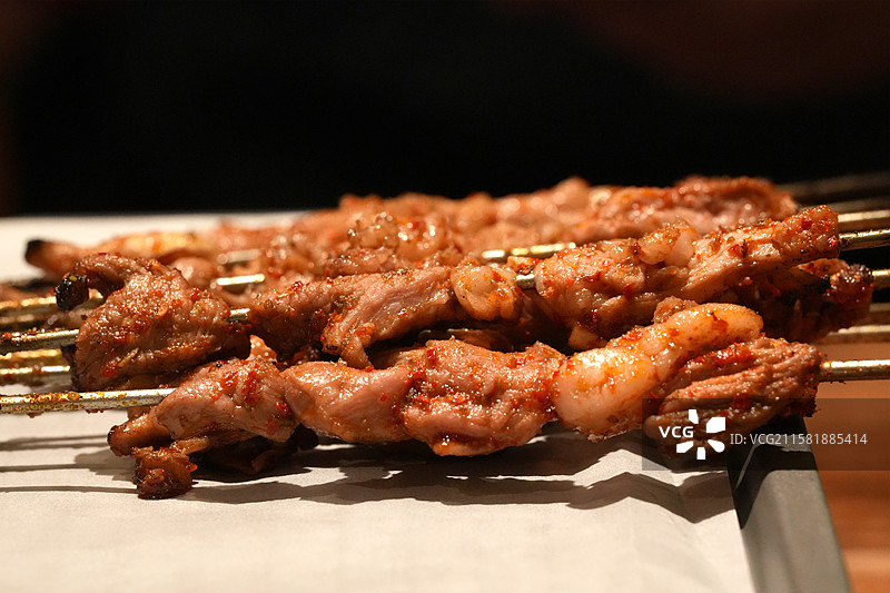烧烤羊肉串特写图片素材