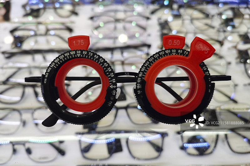 配镜 近视 配眼镜 近视眼 光学矫正 近视配镜 儿童近视图片素材