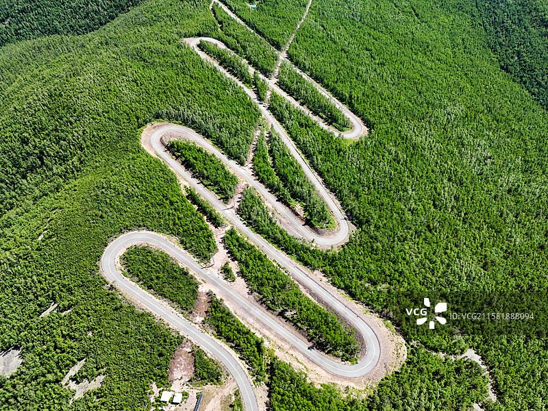 飞跃兴安之巅·小白山蛇形公路图片素材