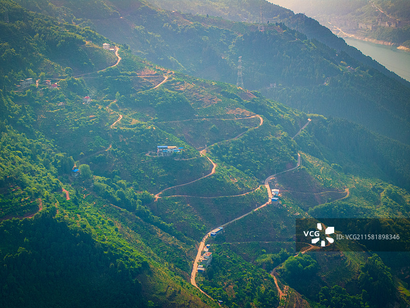 春季航拍长江三峡348国道沿途风景图片素材