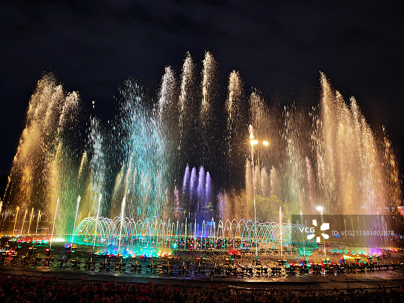 太原市跻汾桥音乐喷泉夜景图片素材