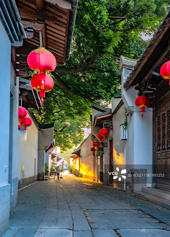 宫巷深处的阳光图片素材