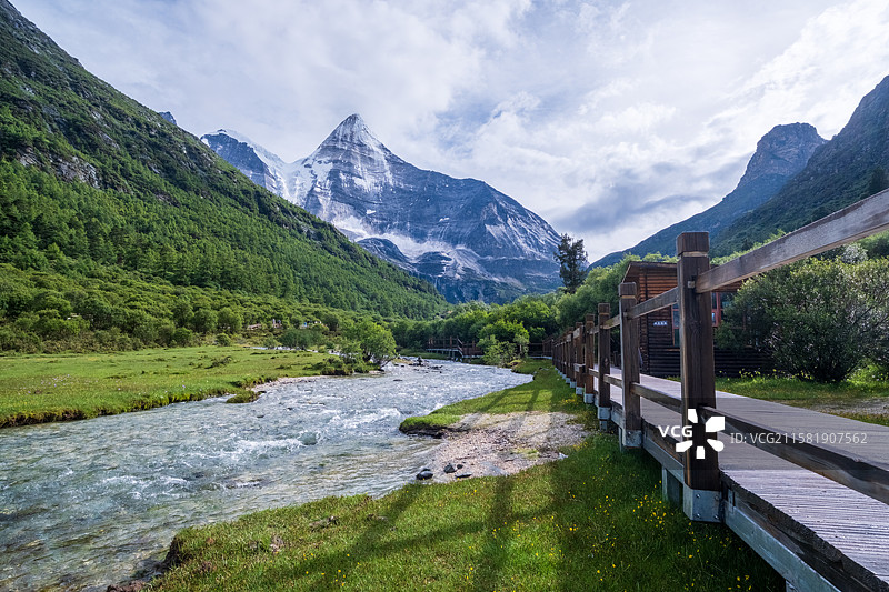 稻城亚丁央迈勇图片素材