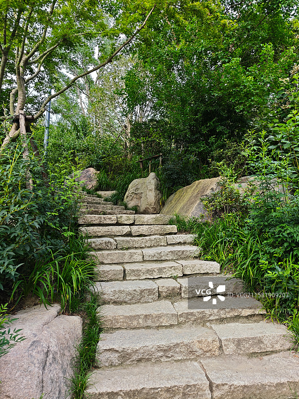 上海世博文化公园双子山登山石台阶图片素材