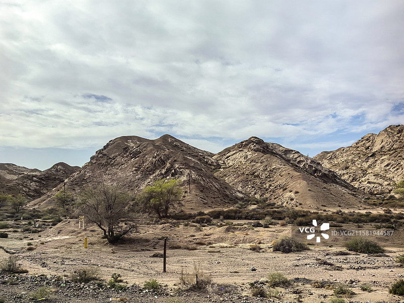 中国新疆托克逊县干沟峡谷甘沟峡谷风光，高昌至和静公路沿途风光图片素材