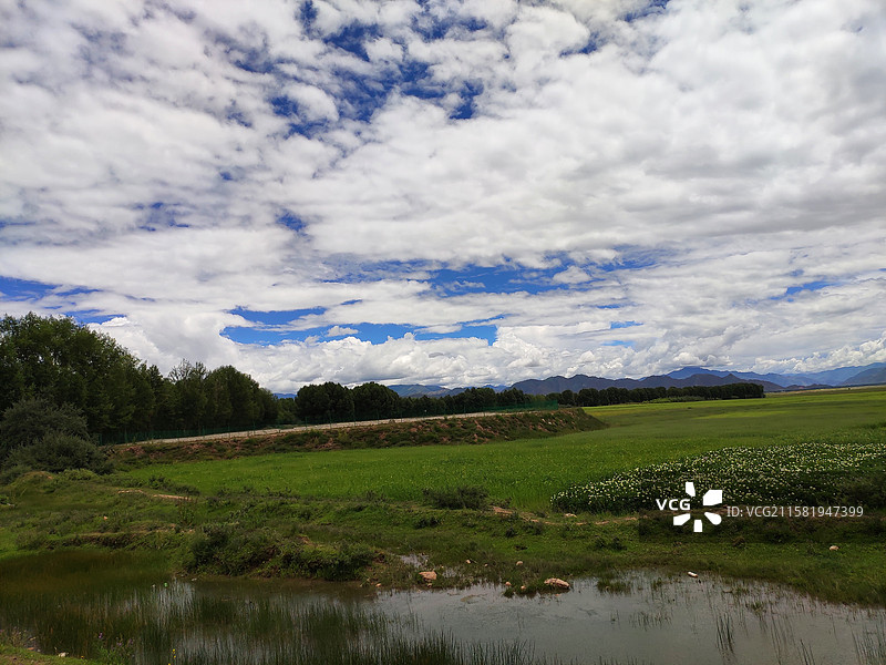 西藏拉萨旅途中的风景图片素材