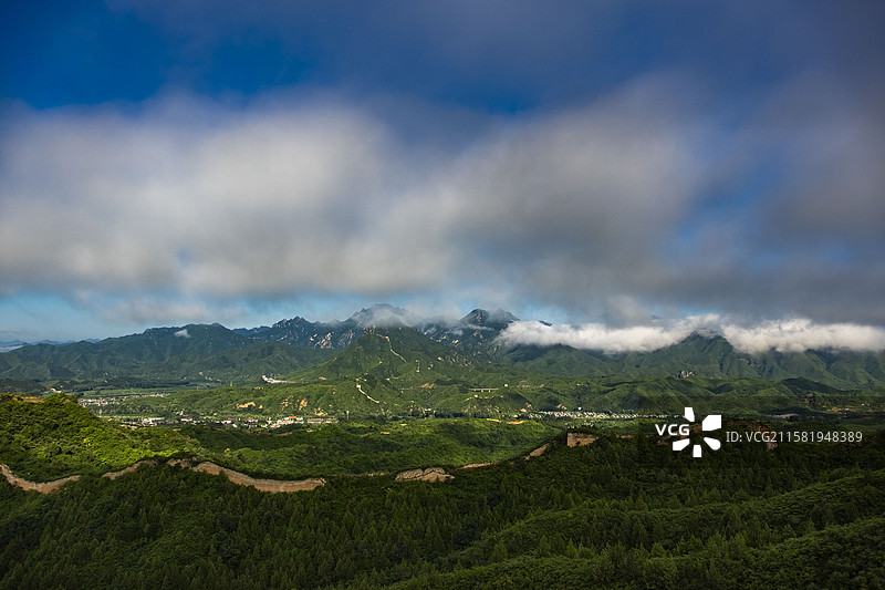 从蟠龙山远眺卧虎山长城图片素材