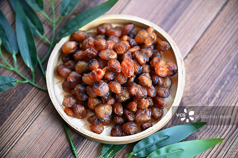 一盘桂圆肉干图片素材