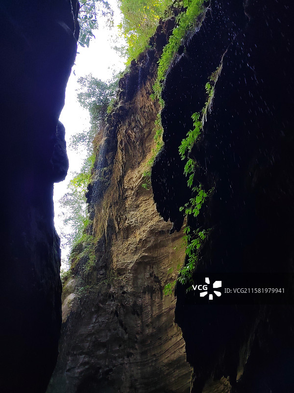 金刀峡绝壁潭仰拍谷口图片素材