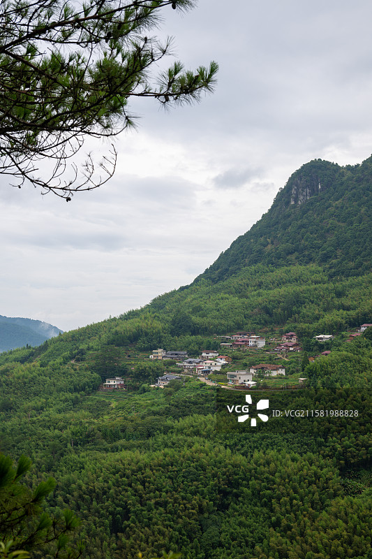 福建漳州华安县山间村落的宁静景色图片素材