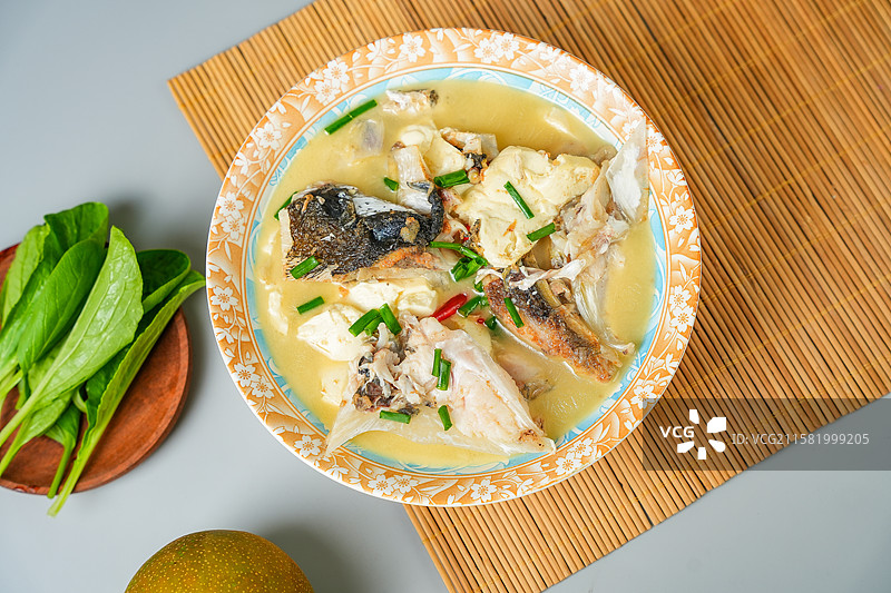 鱼头豆腐汤图片素材