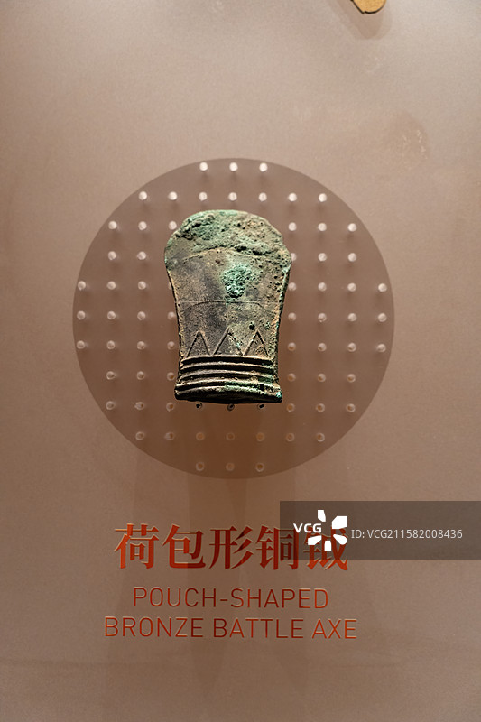 成都武侯祠博物馆藏文物东汉荷包形铜钺图片素材