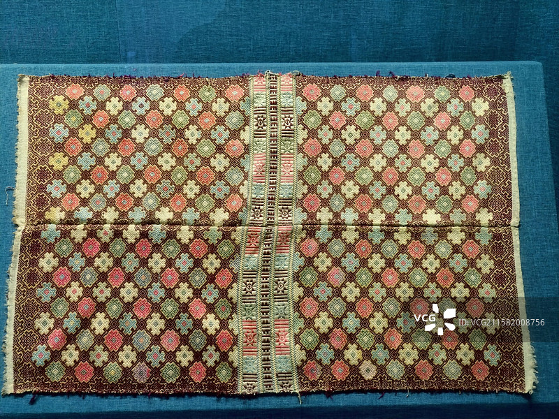 广西民族博物馆毛南族井字纹五色织锦图片素材