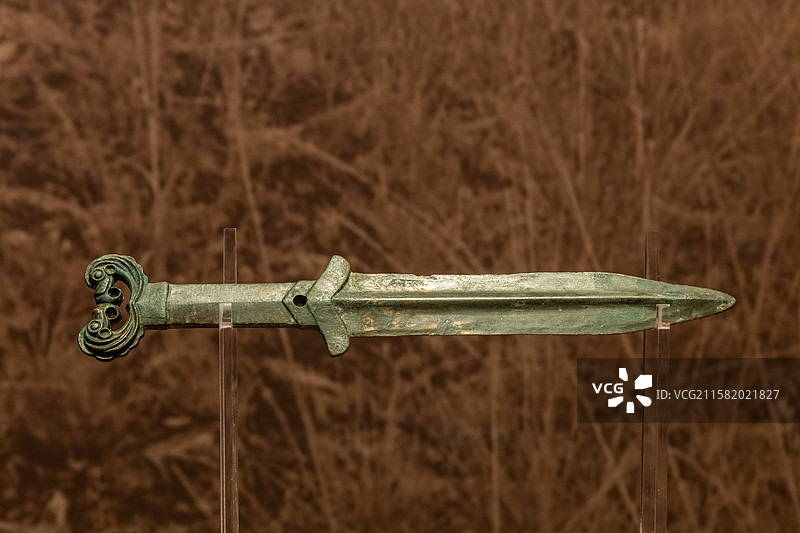 内蒙古博物院双鸟首青铜短剑春秋-战国乌兰察布市凉城县毛庆沟墓地出土图片素材