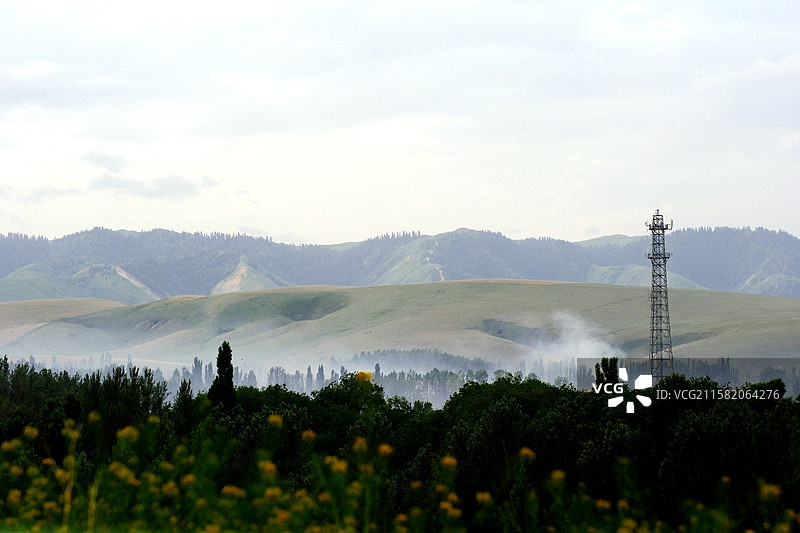 夏日新疆伊犁巩留县吉尔格朗乡清晨小吉尔尕郎河畔风景图片素材