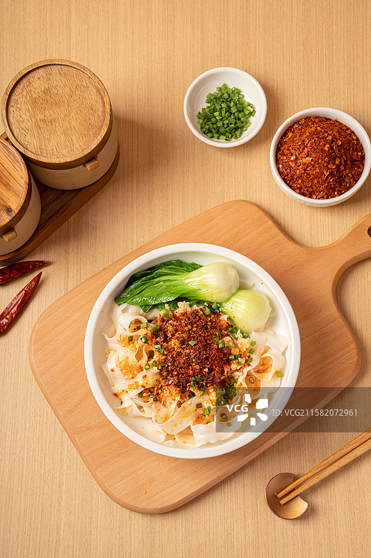 碗里的油泼面图片素材