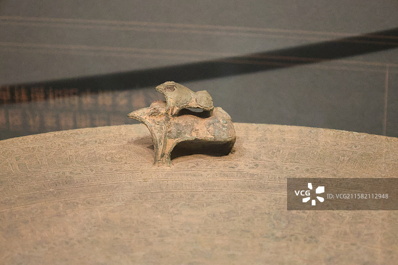 四出钱纹铜鼓汉—唐1986年灵山县丰塘乡大丰村猫岭出土广西壮族自治区博物馆广西古代文明陈列图片素材