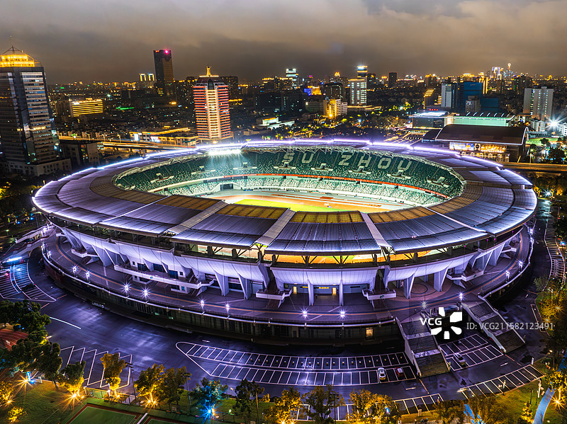 航拍夜晚的苏州市体育中心体育场，苏州三香路体育场，苏超联赛苏州主场图片素材