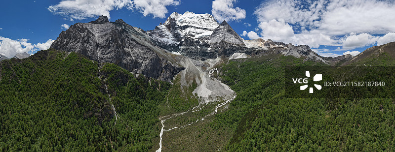 稻城亚丁仙乃日神山图片素材