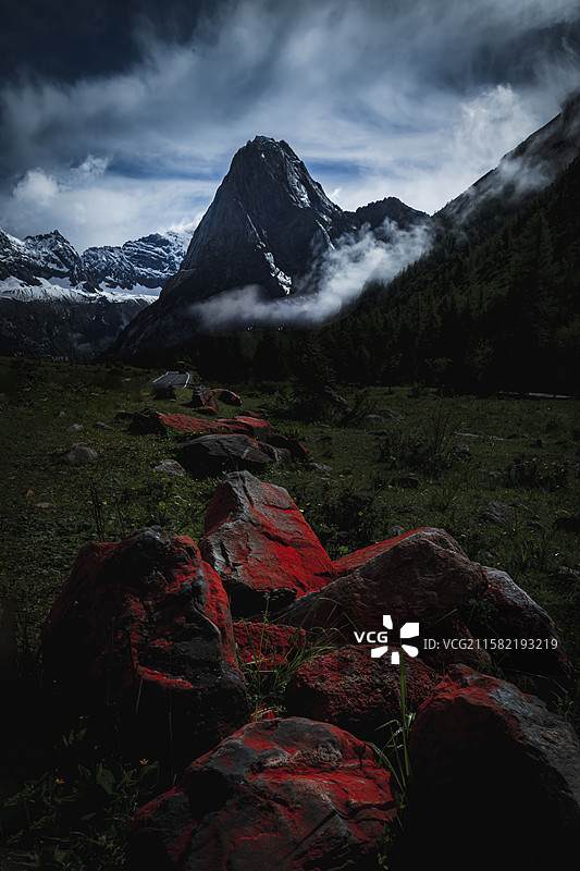 四姑娘山风景金刚山峰图片素材