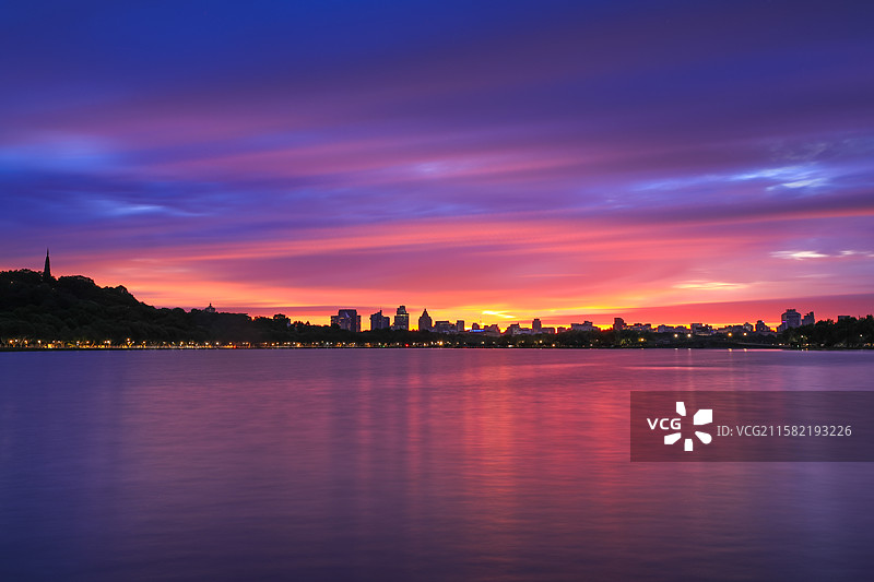 杭州西湖孤山公园后山路朝霞图片素材