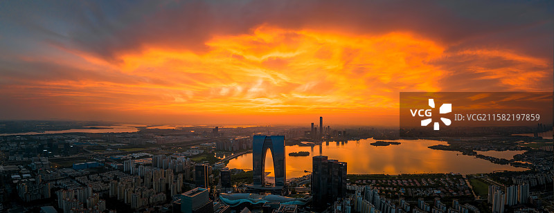 苏州金鸡湖日出火烧云图片素材