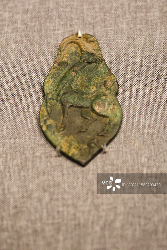 鎏金绵羊纹铜牌饰 西汉 西林普驮铜鼓墓广西壮族自治区博物馆广西古代文明陈列图片素材