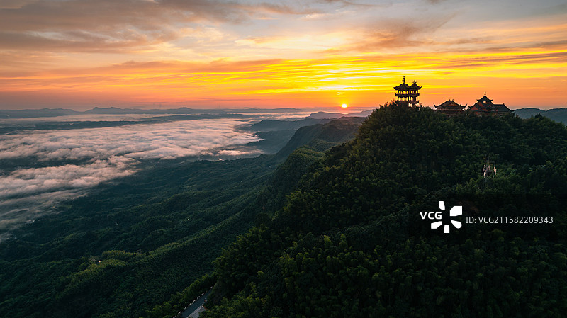 四川宜宾蜀南竹海龙吟寺日出朝霞图片素材