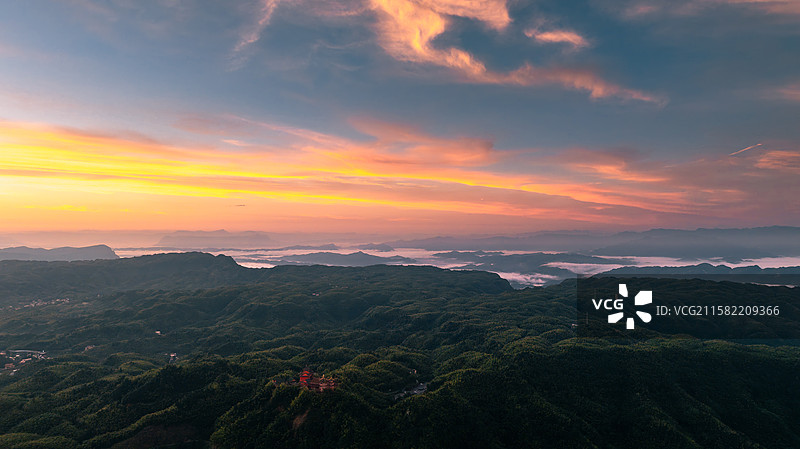 四川宜宾蜀南竹海龙吟寺日出朝霞图片素材