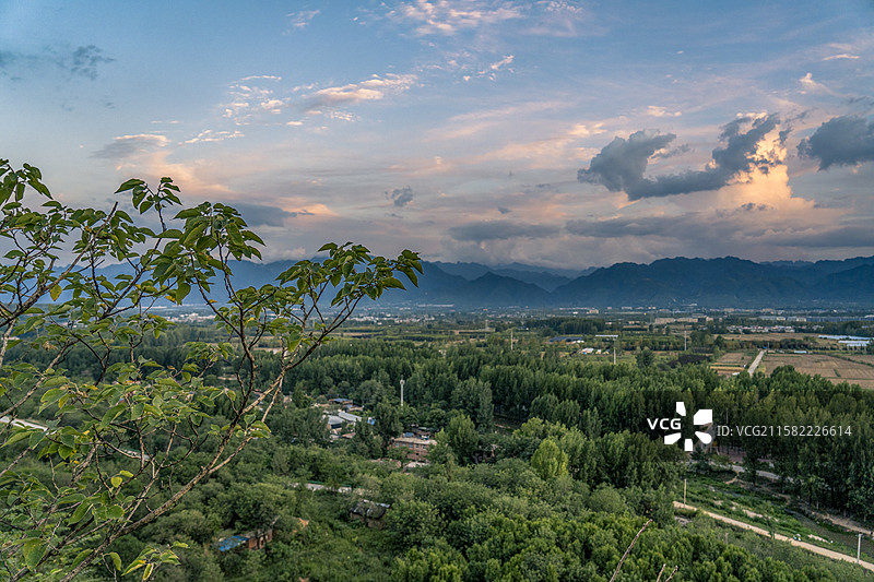 常宁宫远眺南边终南山和南五台图片素材