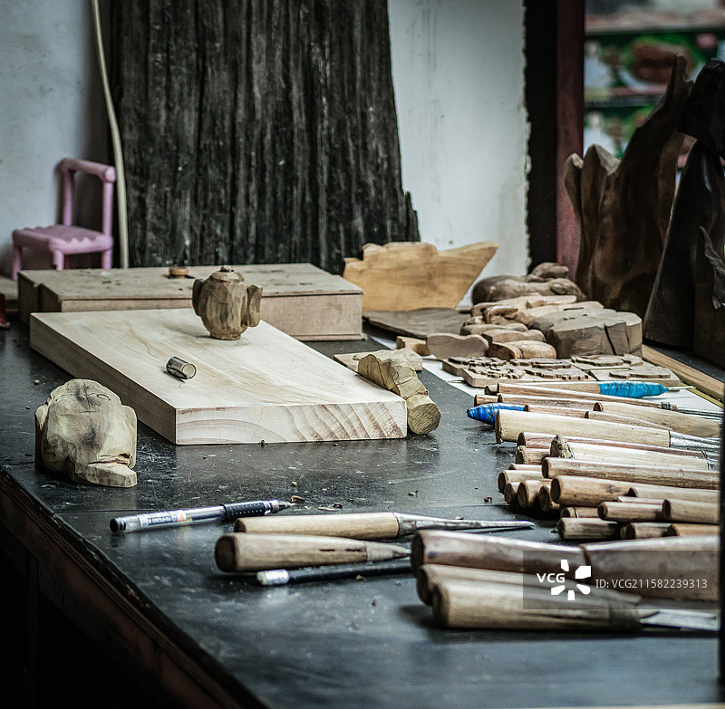 木雕手工工作台图片素材
